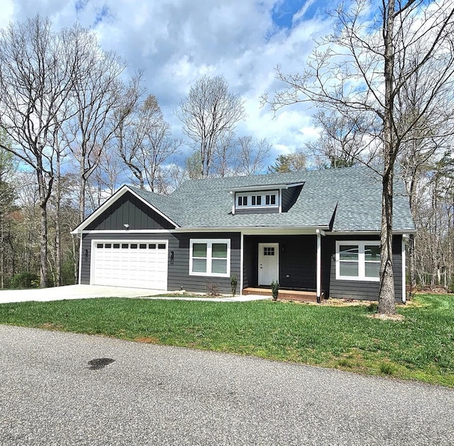 view of front facade with a garage and a front yard