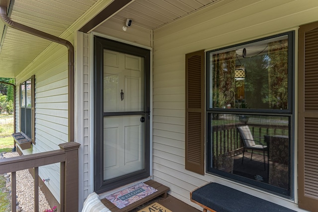 entrance to property featuring covered porch