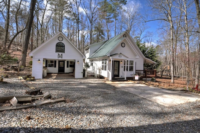 chalet / cabin featuring gravel driveway