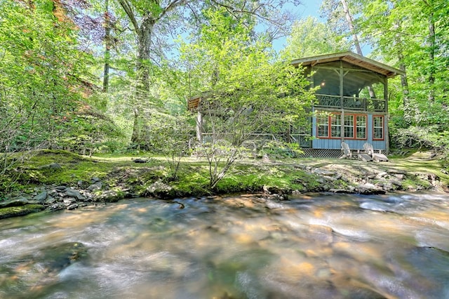 605 W Wildcat, Clarkesville, GA 30523 - view of yard featuring a sunroom and a view of trees