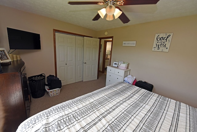 bedroom featuring ceiling fan, a closet, carpet, and a textured ceiling