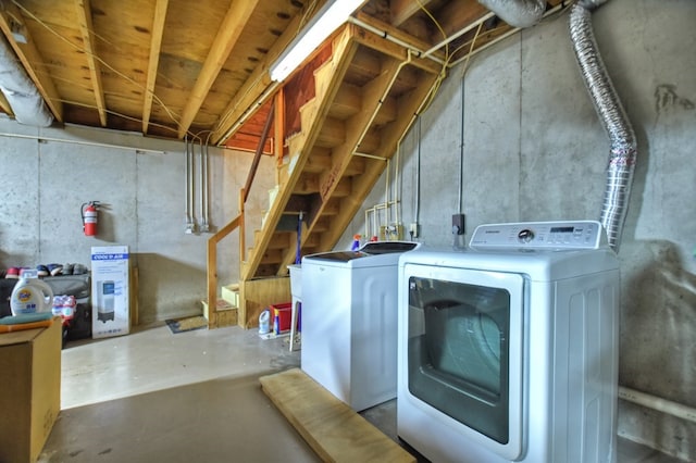 112 Songbird, Blue Ridge, GA 30513 - laundry area featuring washer and clothes dryer