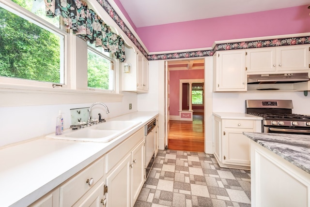 10 New Town St, Tate, GA 30177 - kitchen featuring gas stove, under cabinet range hood, a sink, white cabinetry, and light countertops