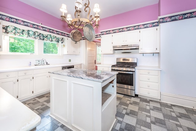 10 New Town St, Tate, GA 30177 - kitchen featuring stainless steel range with gas cooktop, under cabinet range hood, a chandelier, white cabinets, and a sink
