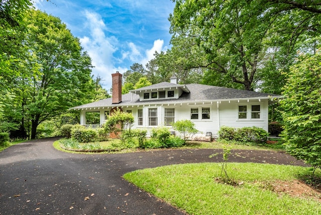 10 New Town St, Tate, GA 30177 - view of front of home featuring a chimney and asphalt driveway