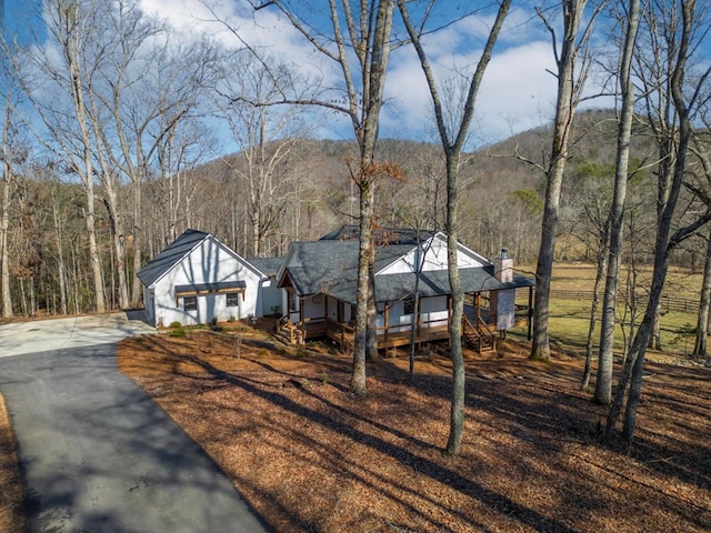 view of front of home featuring a mountain view