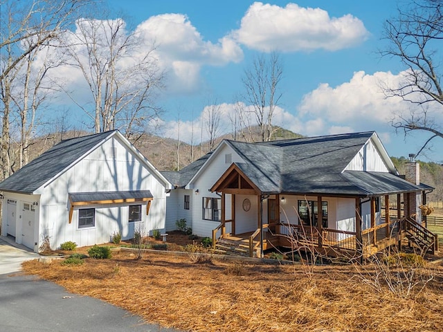 view of front facade featuring a garage and covered porch