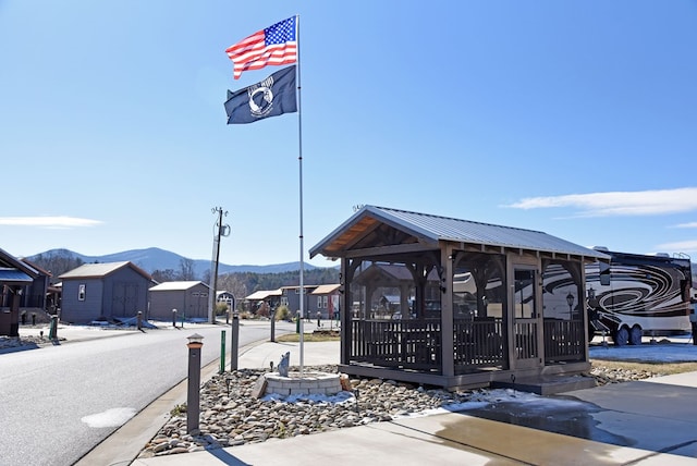 surrounding community featuring a mountain view