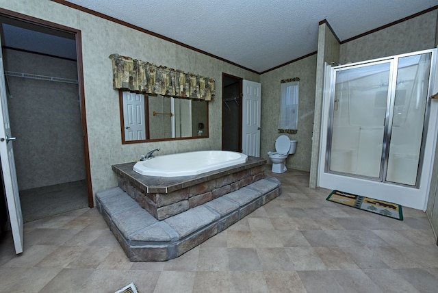 bathroom with a textured ceiling, crown molding, lofted ceiling, and toilet