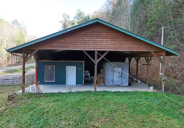 view of front of property with a patio area and a front lawn