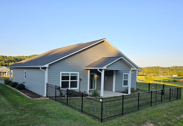 view of front of property featuring a patio area and a front lawn