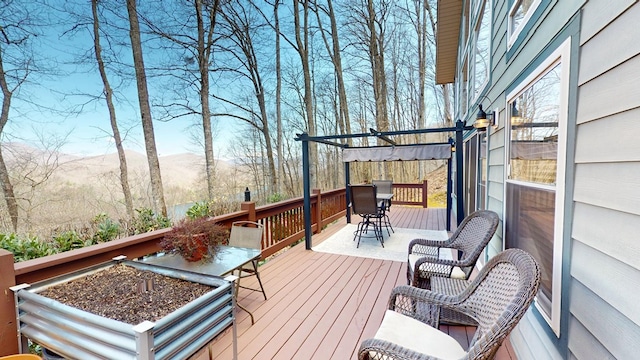 deck with outdoor dining space
