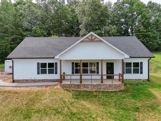 view of front of home with a front lawn