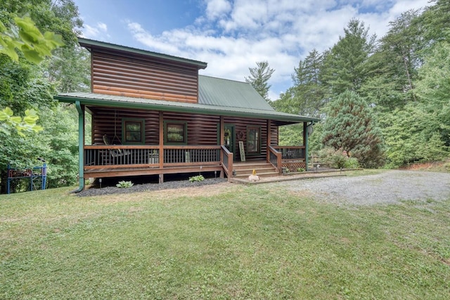 view of front of home with covered porch and a front lawn