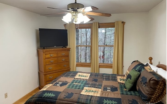 bedroom with ceiling fan