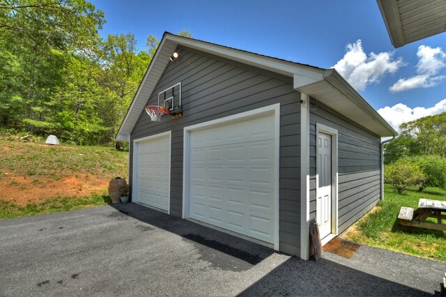 view of detached garage