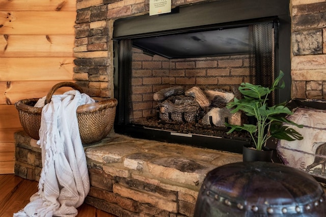 interior details with hardwood / wood-style floors