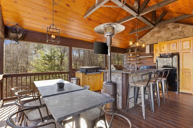 exterior space featuring a sink, area for grilling, and outdoor wet bar