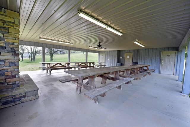 view of yard with an outdoor structure