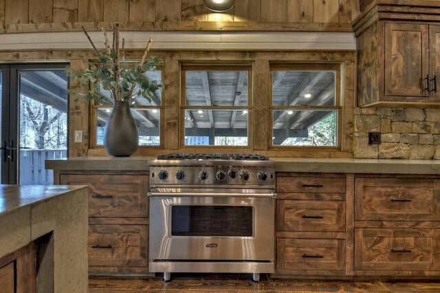 kitchen featuring luxury stove