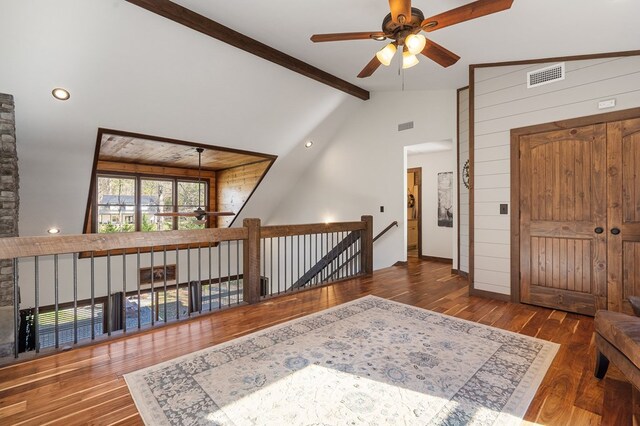 foyer entrance featuring a ceiling fan, wood finished floors, and recessed lighting
