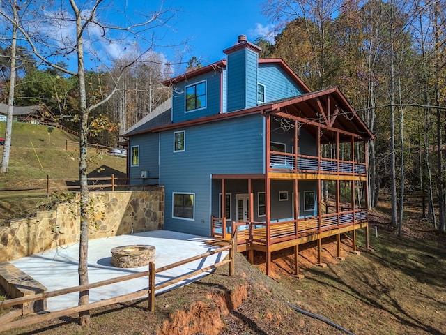 back of property featuring a patio area, a fire pit, and ceiling fan