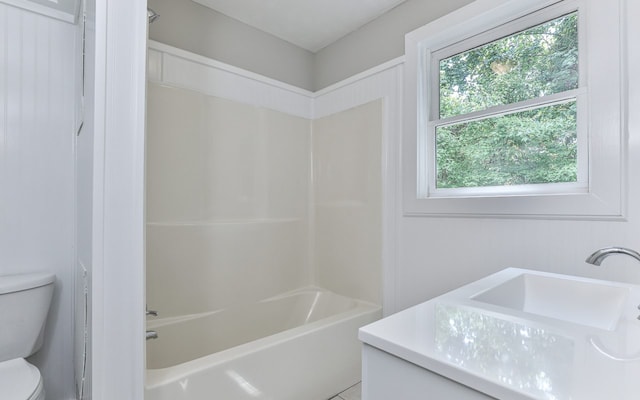 full bathroom featuring shower / bathtub combination, a wealth of natural light, toilet, and vanity