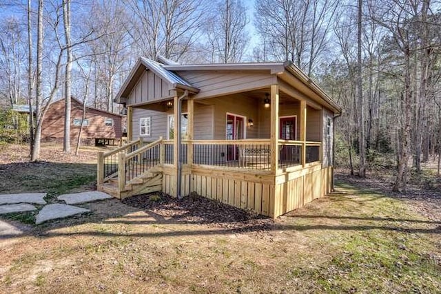 view of front of home featuring a front yard and a porch