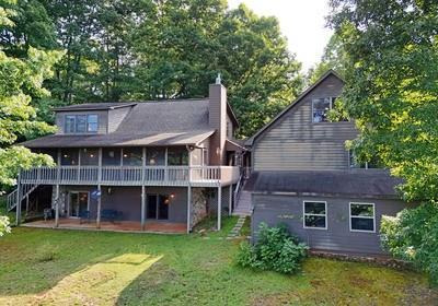 view of front facade featuring a deck