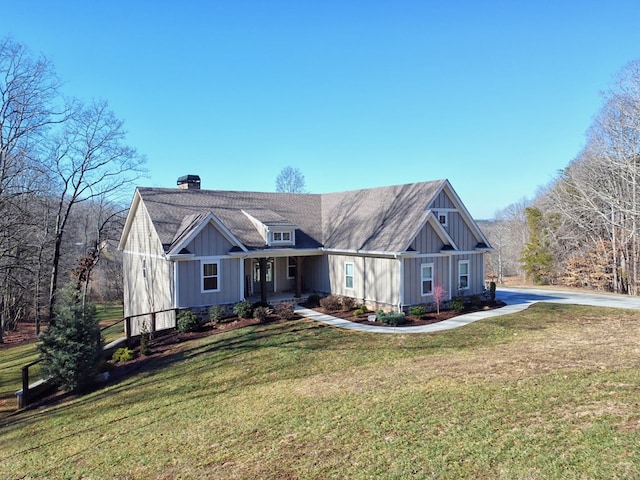 view of front facade with a front lawn