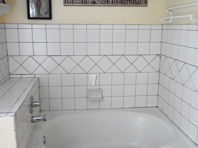 120 Sunrock Mountain Trc, Blue Ridge, GA 30513 - bathroom featuring a tub