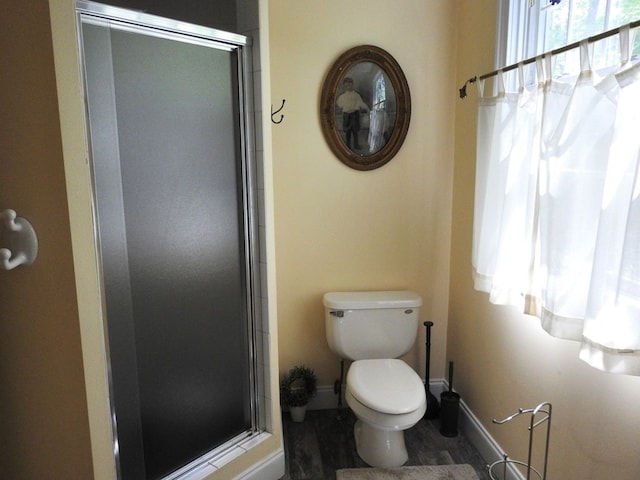 120 Sunrock Mountain Trc, Blue Ridge, GA 30513 - bathroom featuring a stall shower, toilet, and baseboards