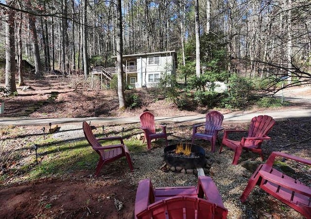 view of yard featuring an outdoor fire pit