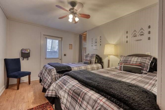 bedroom featuring light wood-style flooring, ceiling fan, and ornamental molding