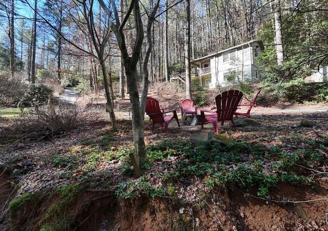 view of yard featuring a wooded view