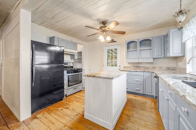 kitchen with stainless steel appliances, light stone counters, a center island, gray cabinetry, and light wood-type flooring