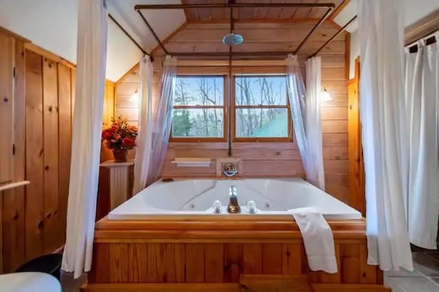 bathroom featuring tiled tub