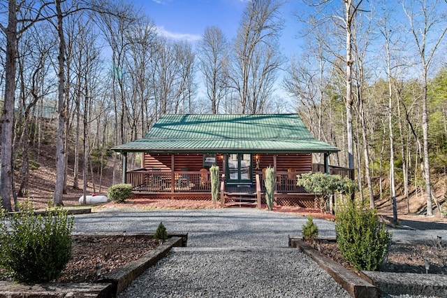 view of property's community featuring driveway