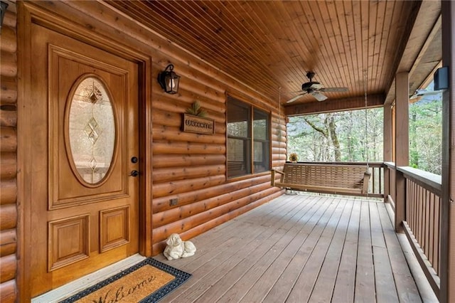 property entrance with ceiling fan and covered porch