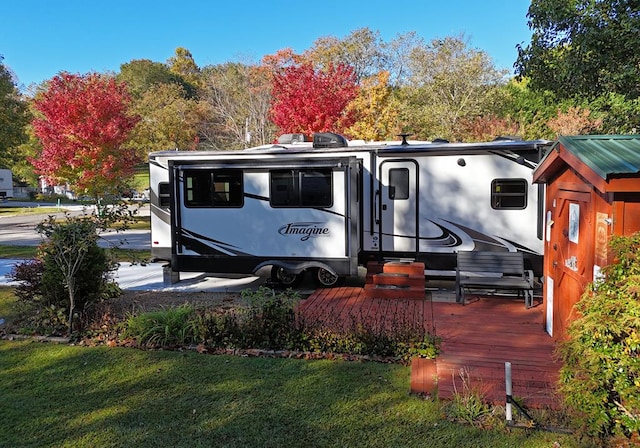 exterior space featuring a lawn