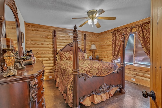 bedroom featuring ceiling fan and a textured ceiling