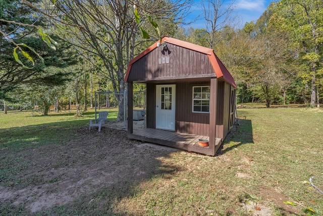 view of outdoor structure featuring a yard