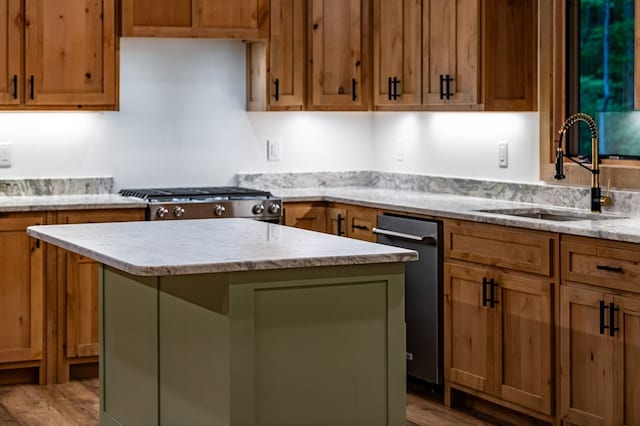 74 Cohutta Overlook Way, Blue Ridge, GA 30513 - kitchen featuring a sink, dishwashing machine, wood finished floors, a kitchen island, and brown cabinetry