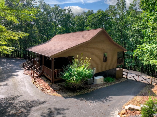 191 Deer Run Rd, Blairsville, GA 30512 - view of side of property with a gate, covered porch, driveway, and a shingled roof
