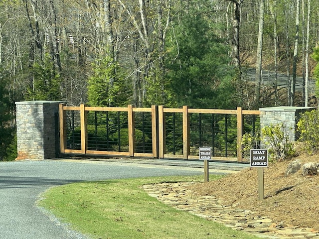 497 S Jakes Landing Way, Ellijay, GA 30540 - surrounding community with a gate