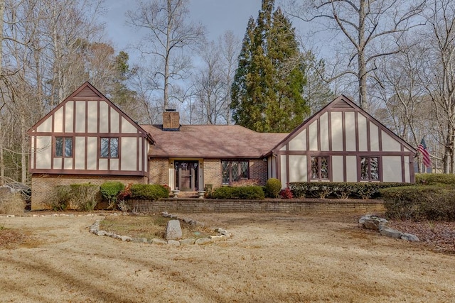 view of front of home with a front lawn