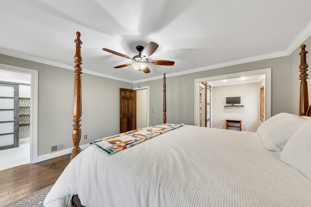 bedroom featuring ceiling fan, dark hardwood / wood-style flooring, and crown molding