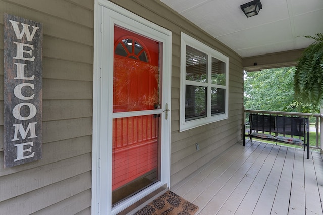 property entrance with covered porch