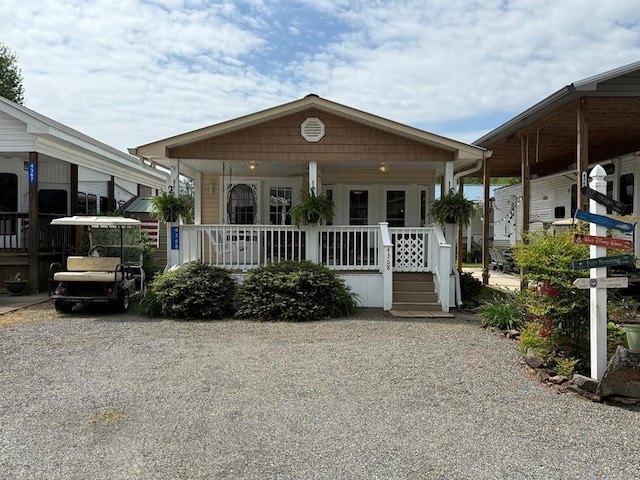 view of front of property featuring a porch