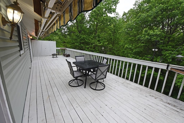 deck featuring outdoor dining space